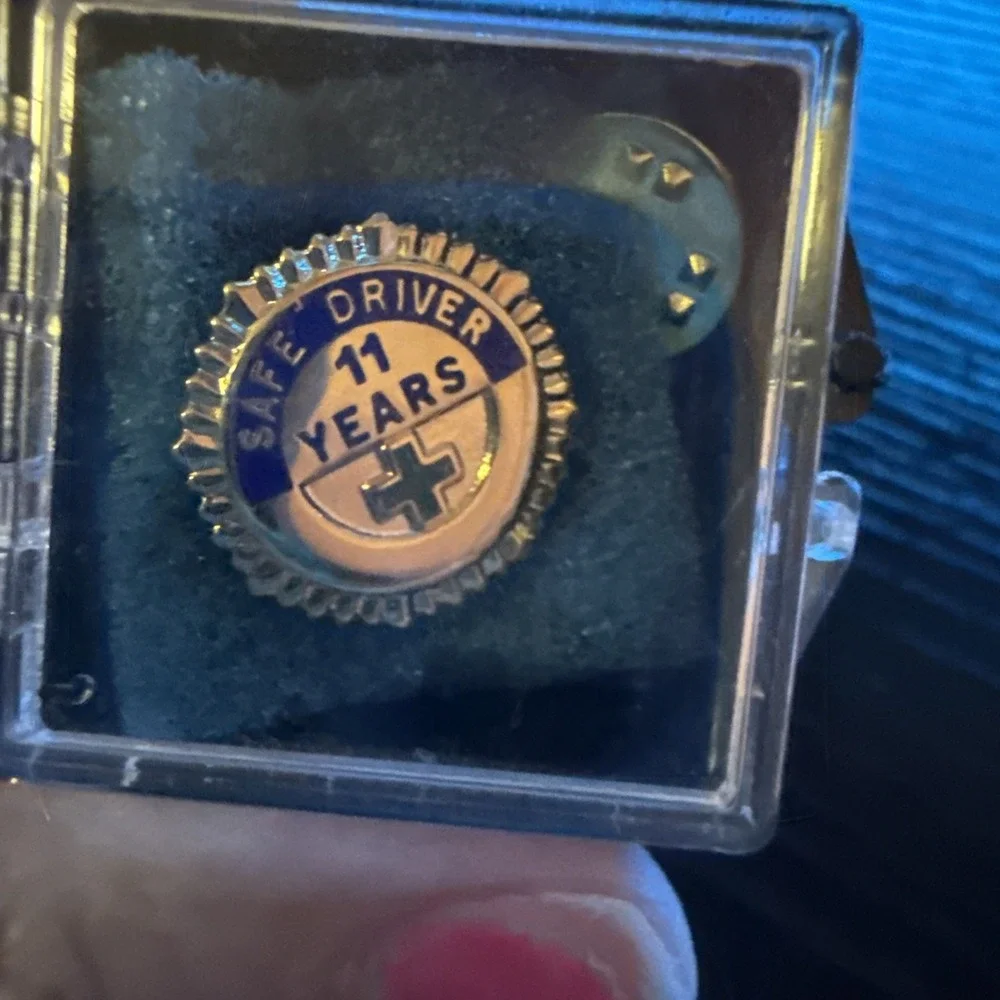NATIONAL SAFETY COUNCIL 11 YEAR SAFE DRIVER AWARD Trucker Pinback Pin